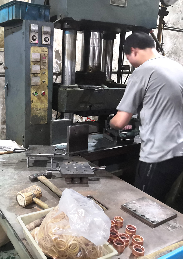 平面型換向器生產(chǎn)車間3